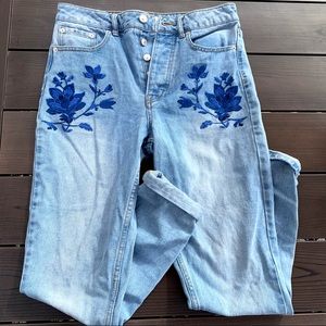2/$20!! Embroidered Mom Jeans